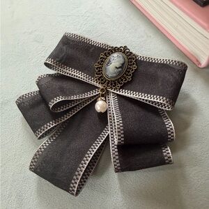 Elegant Black and White Brooch with Cameo and Pearl